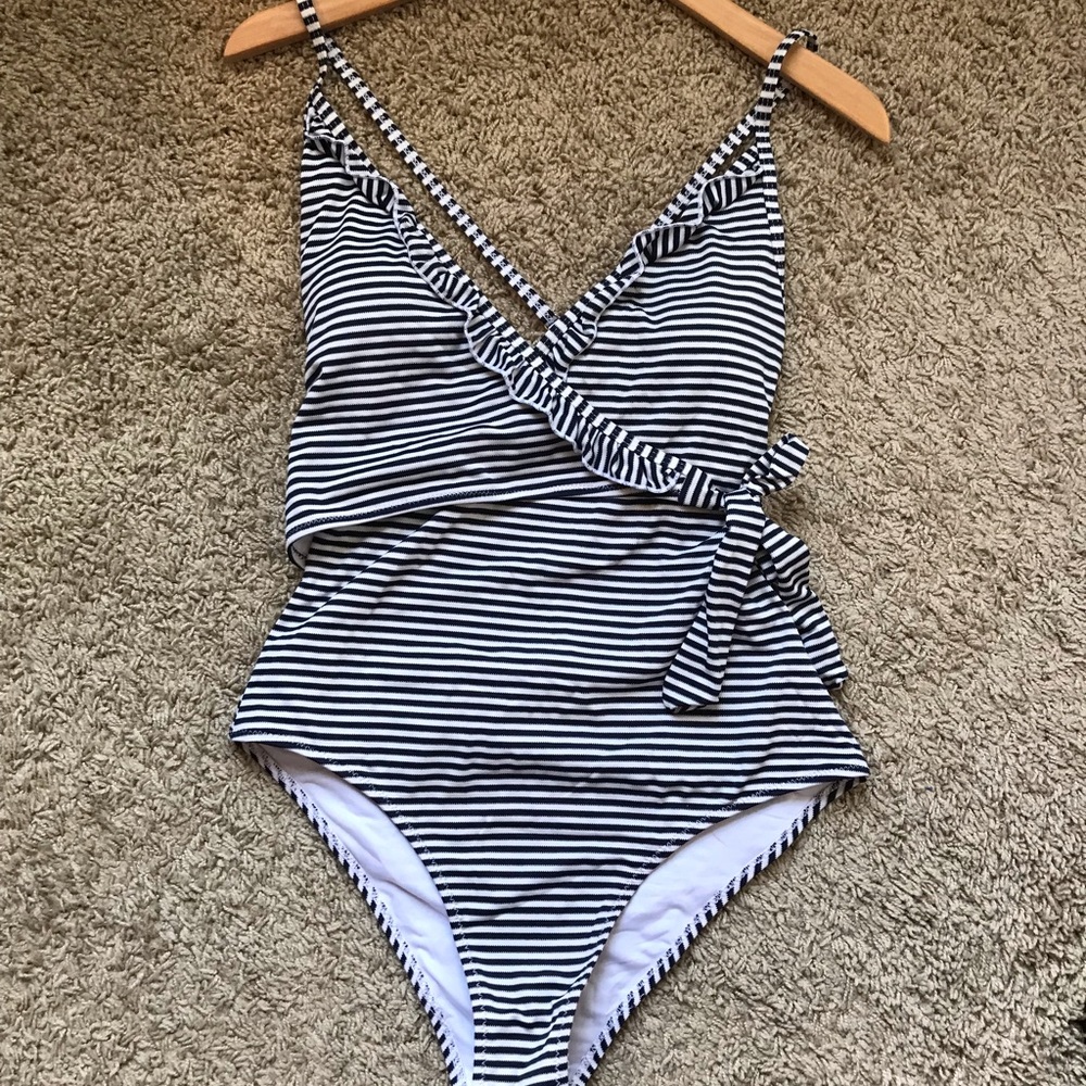 Cupshe Navy & White Striped One-Piece Swimsuit